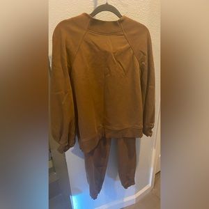 Brown/Tan Banana Republic Sweatsuit. Sweatshirt and joggers. Medium